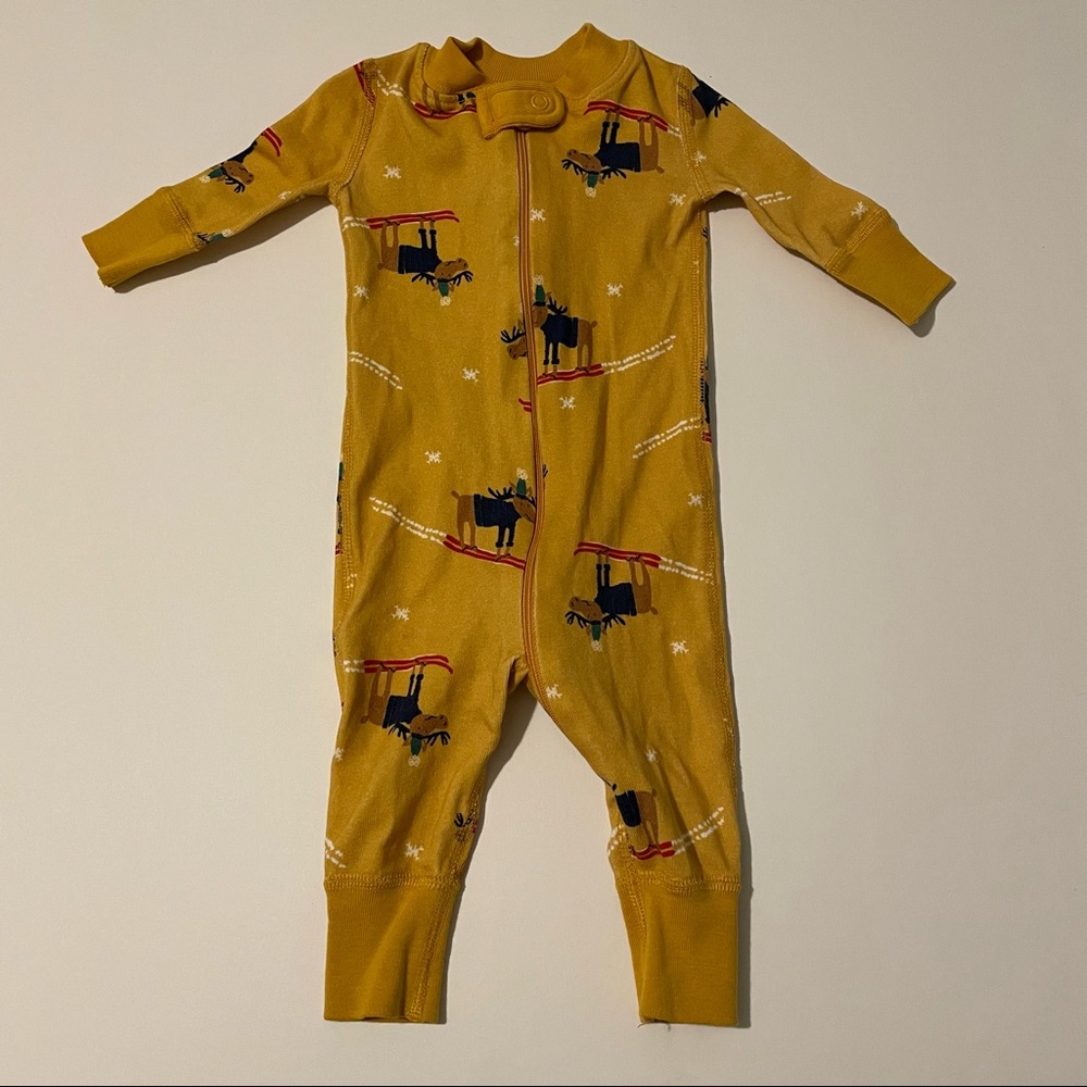 HANNA ANDERSSON YELLOW SKI THEME HOLIDAY PAJAMAS SIZE 0-3 MONTHS